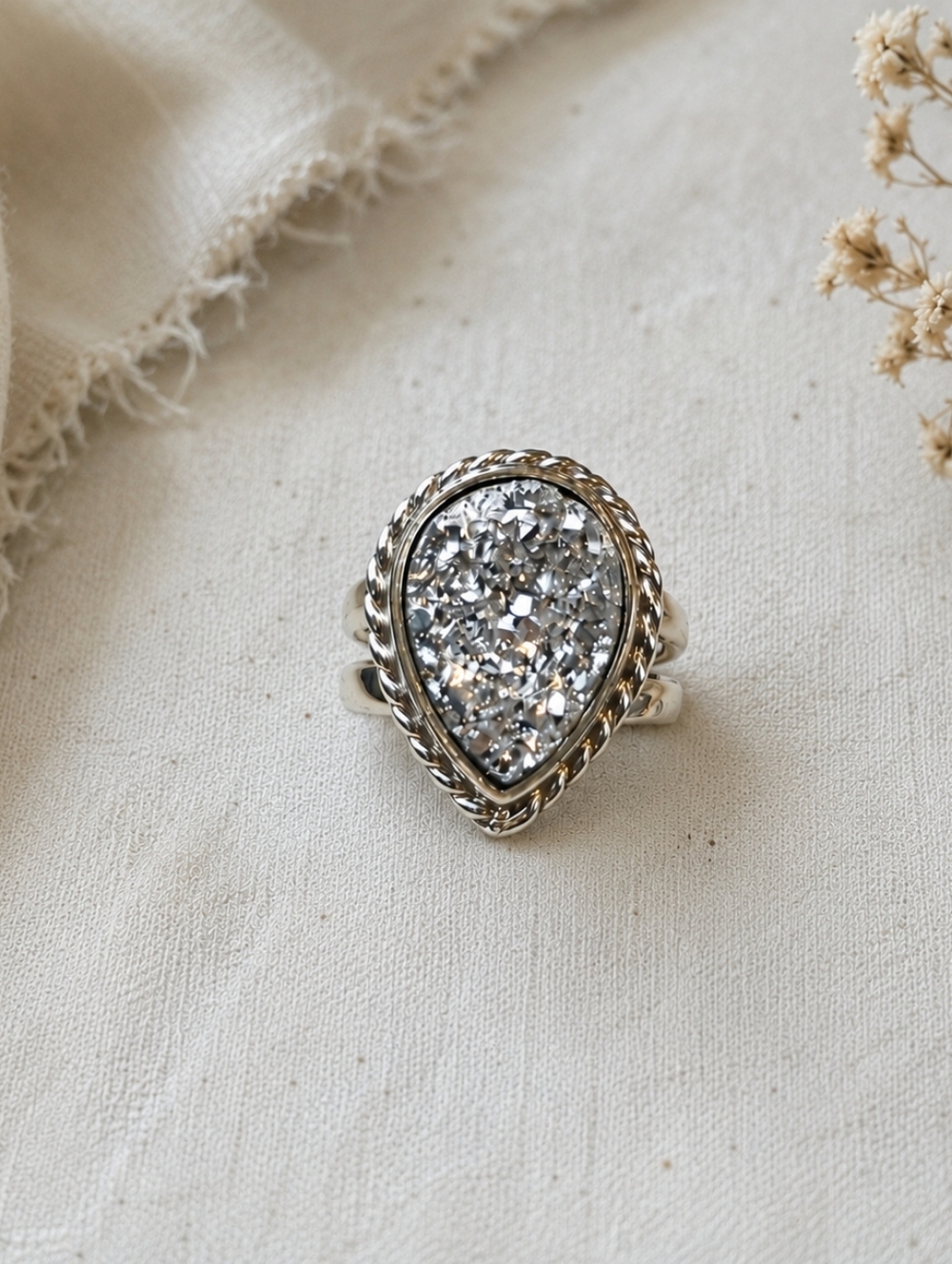 #586 NWOT Silver Teardrop Druzy Ring - Silver Sparkle